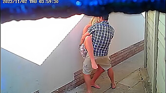 Nouveau Couple Pris En Flagrant Délit De Sexe En Public