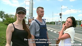 Amateurteen Bekommt Public Cumshot