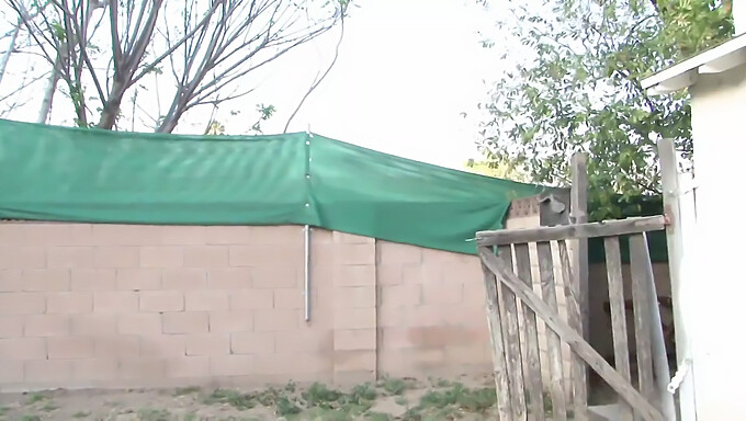 Loira De Peitos Grandes É Fodida Por Um Enorme Pau Preto Neste Vídeo Quente