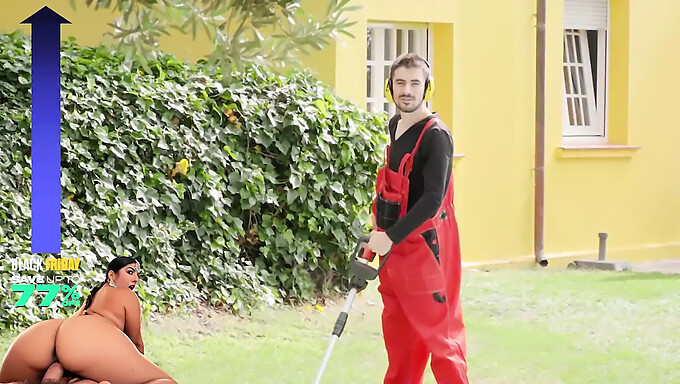 Jordi Se Distrae Con Los Sorprendentes Cuerpos De Sara Retali Y Sara Diamante