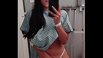 Adolescente Hospitalizada Casi Atrapada Complaciéndose En La Webcam