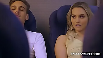 Poprvé Se Americká Kočka Mia Malkova Ujme Velkého Ptáka V Pozici Kovbojky